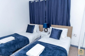 FAMILIES 0R BUSINESS 6 GUESTS FREE PARKING
